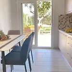 Yvonne's House 아파트 *