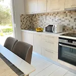 Yvonne's House 하니아