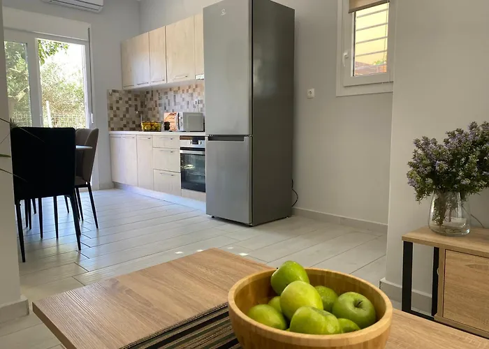 Yvonne's House Апартаменты *