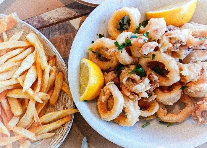 Апартаменты Yvonne's House *