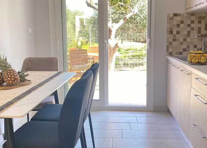 Yvonne's House Апартаменты *